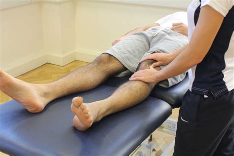 chipped knee cap treatment.
